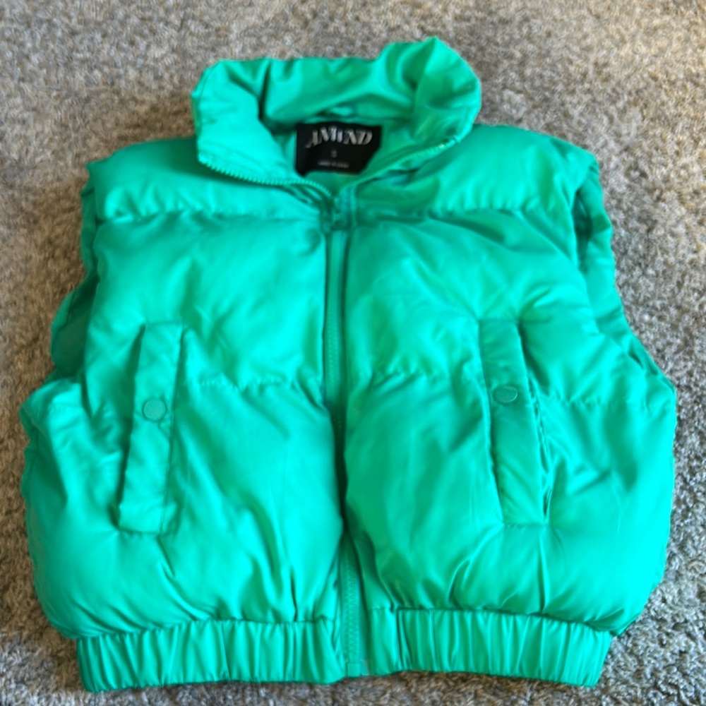 ANWND Ladies Green Puffed Puffer Zipped Front Vest Size Small